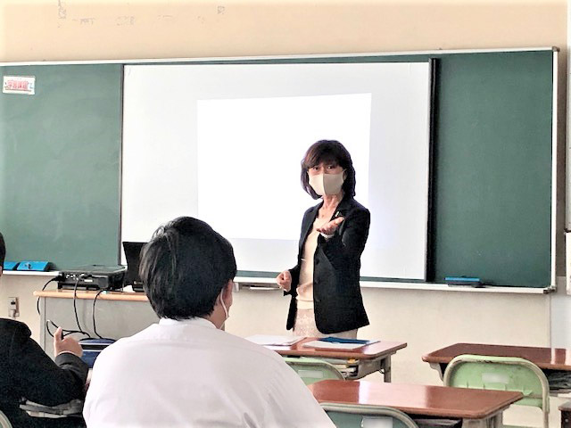 富士市立須津中学校での職業講話の様子